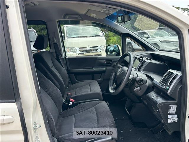 Honda e 2010-06 8222594-18
