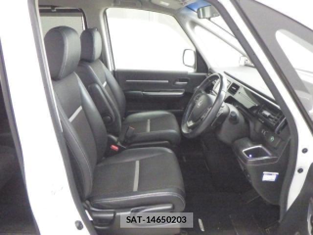 Honda e 2017-07 8223110-3