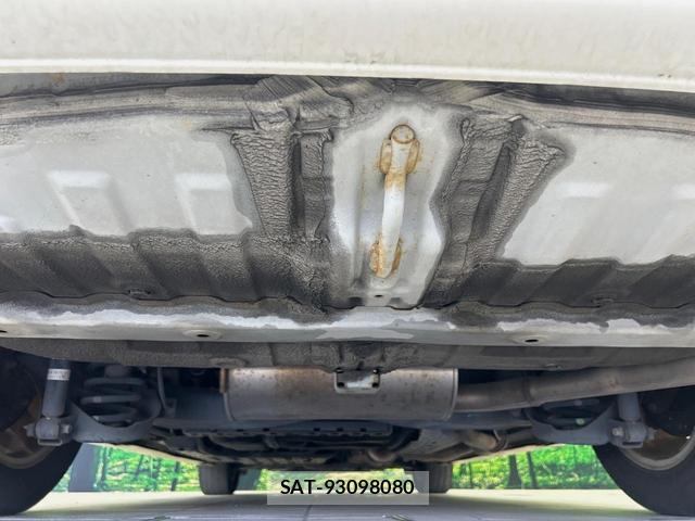 Honda e 2013-12 8224038-19