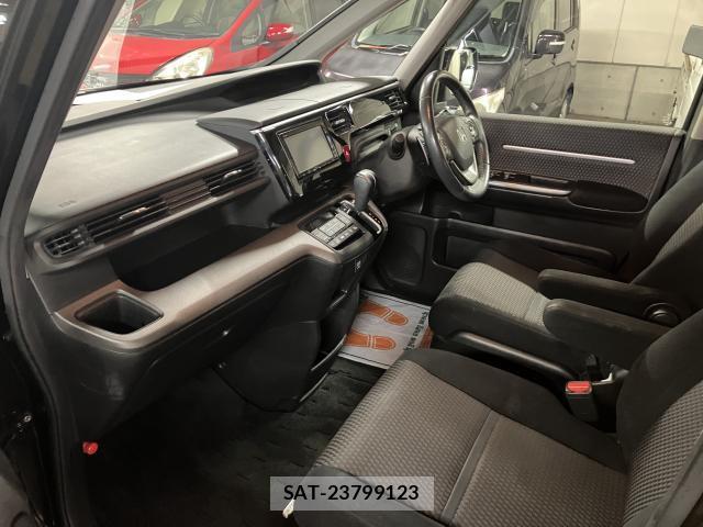 Honda e 2017-05 8224408-10