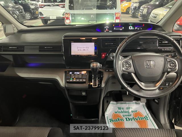 Honda e 2017-05 8224408-2
