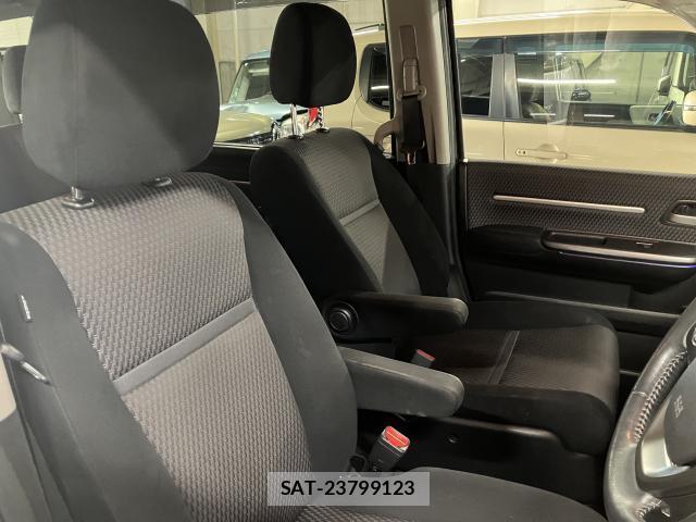 Honda e 2017-05 8224408-3