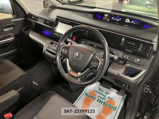 Honda e 2017-05 8224408-5