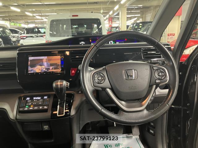 Honda e 2017-05 8224408-9