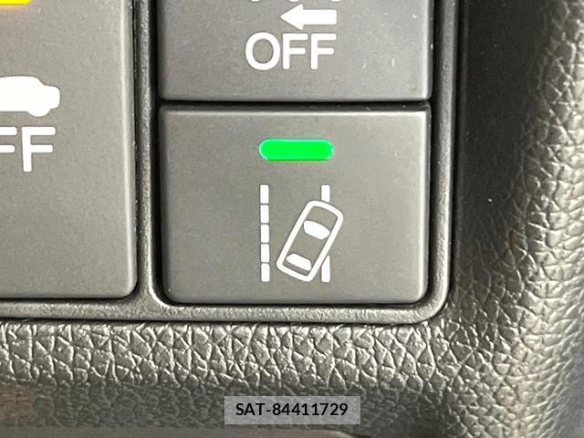 Honda e 2017-10 8224680-4