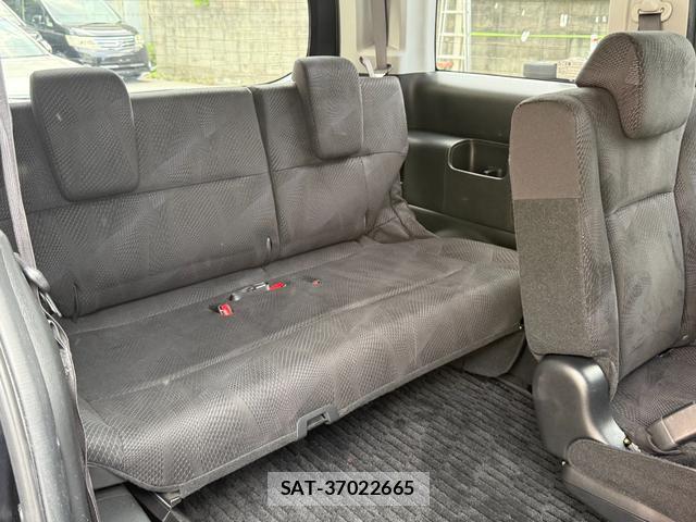 Honda e 2011-10 8224977-14