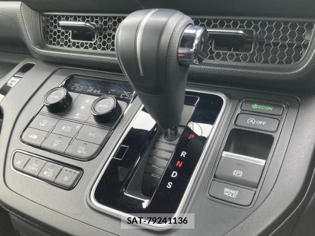Honda e 2024-11 8225220-17