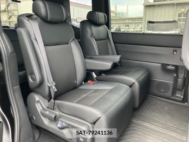 Honda e 2024-11 8225220-4