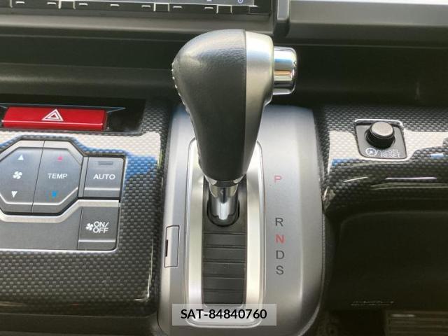 Honda e 2013-10 8225292-14