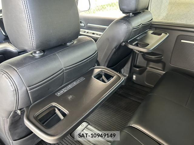 Honda e 2015-09 8225618-12
