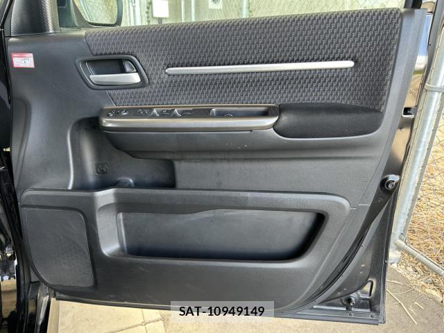 Honda e 2015-09 8225618-13