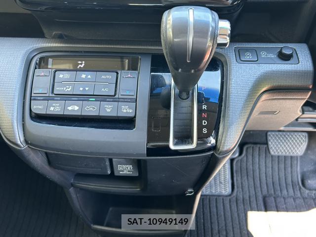 Honda e 2015-09 8225618-8