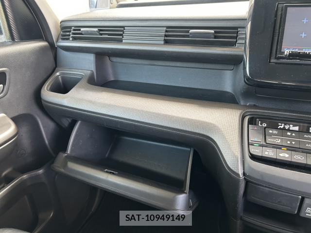 Honda e 2015-09 8225618-9
