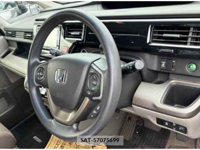 Honda e 2015-06 8217374-2