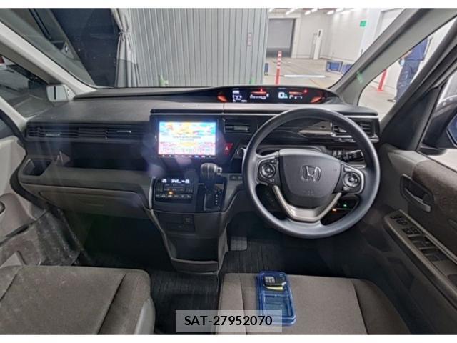 Honda e 2018-09 8217557-2