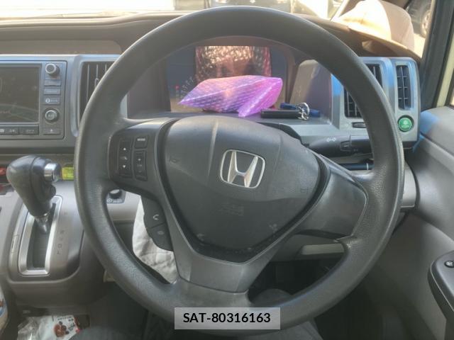 Honda e 2010-02 8219641-15