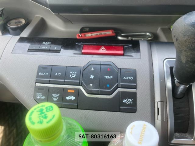 Honda e 2010-02 8219641-16