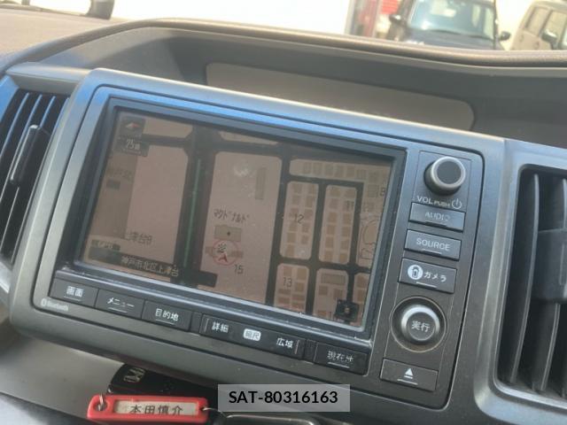 Honda e 2010-02 8219641-19