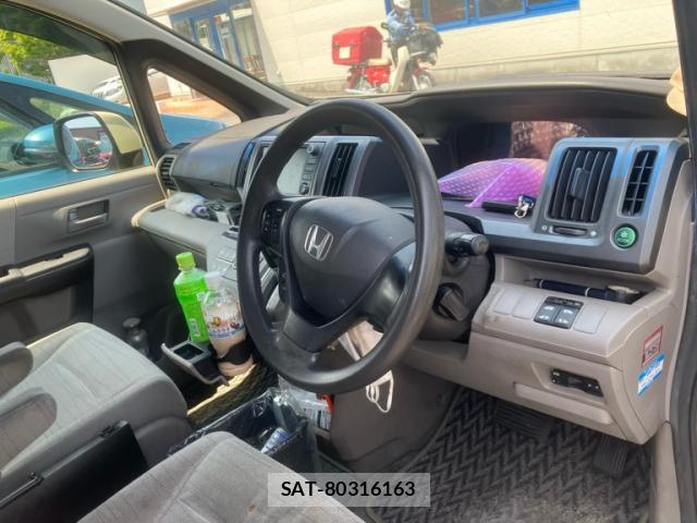 Honda e 2010-02 8219641-3