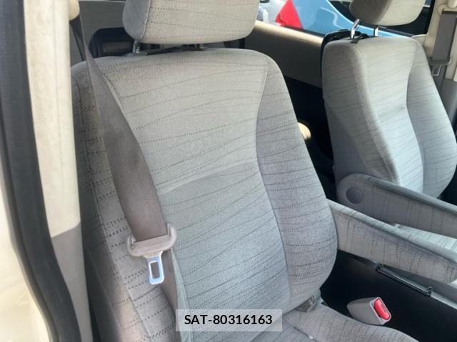 Honda e 2010-02 8219641-4