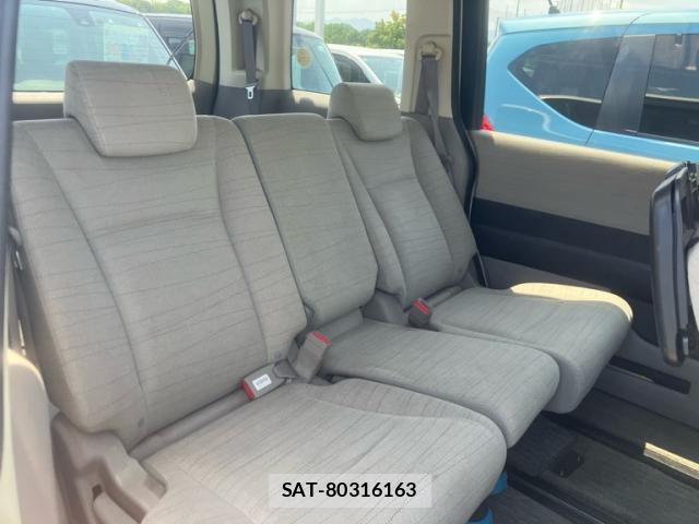 Honda e 2010-02 8219641-5