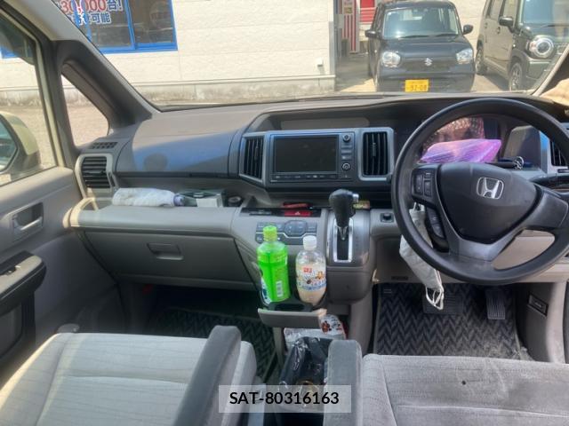 Honda e 2010-02 8219641-7