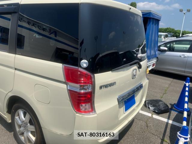 Honda e 2010-02 8219641-9
