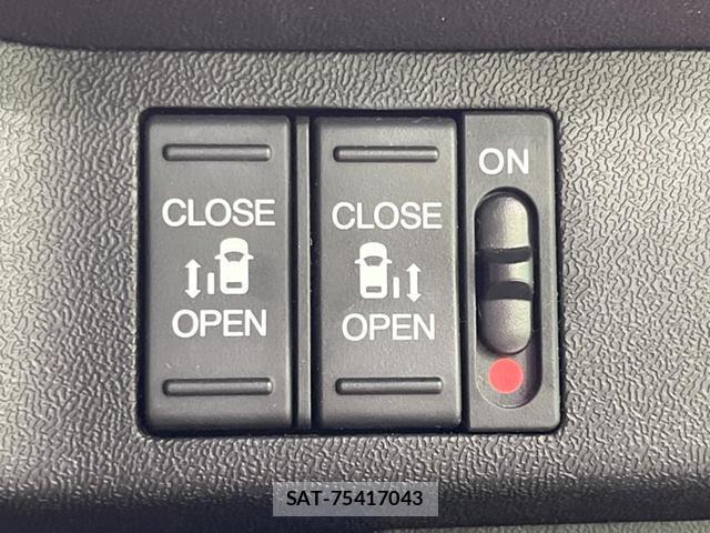 Honda e 2015-09 8220326-6
