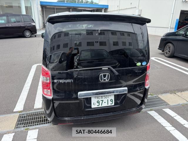 Honda e 2011-08 8221380-13