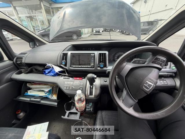 Honda e 2011-08 8221380-14