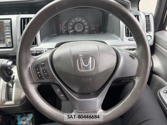 Honda e 2011-08 8221380-15