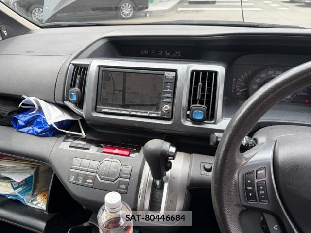 Honda e 2011-08 8221380-16