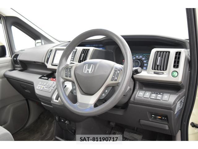 Honda e 2012-07 8223074-16
