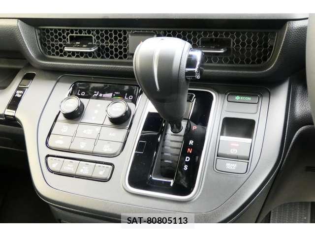 Honda e 2026-07 8223240-12