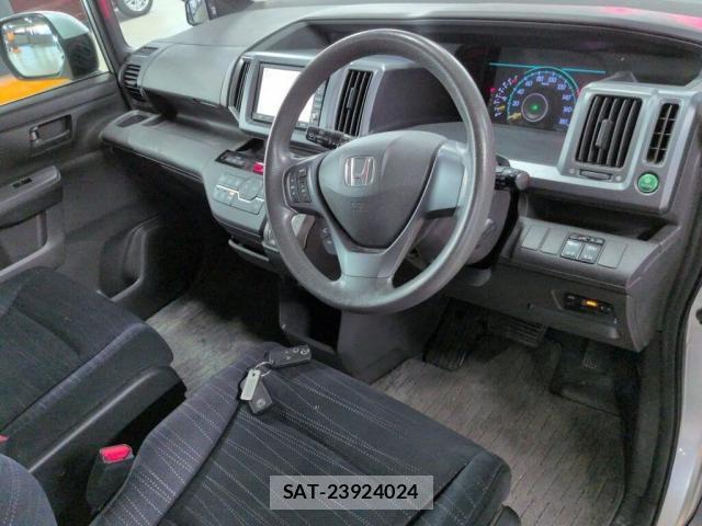 Honda e 2011-10 8223349-2