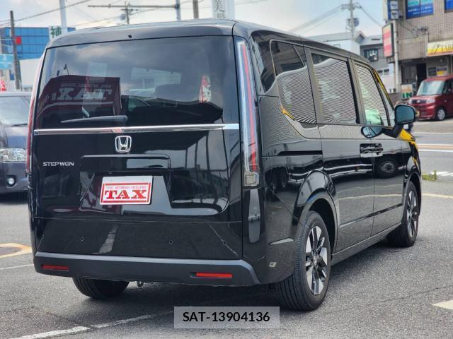 Honda e 2023-07 8223737-1