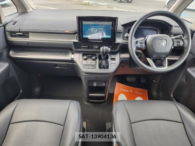 Honda e 2023-07 8223737-2