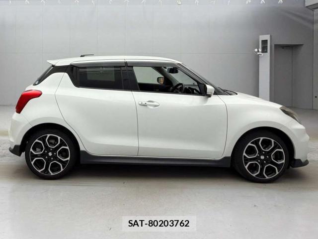Suzuki SWIFT 2019-08 8216382-3