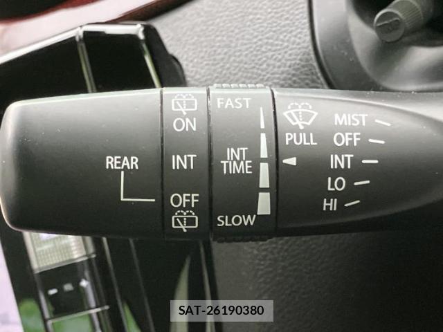 Suzuki SWIFT 2023-06 8220830-17