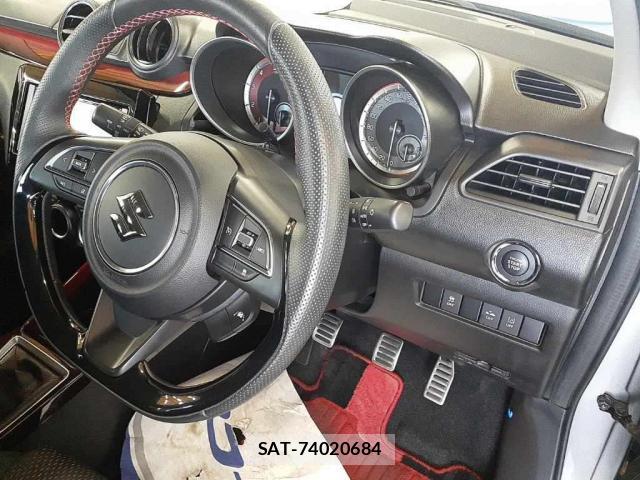 Suzuki SWIFT 2018-03 8223156-2