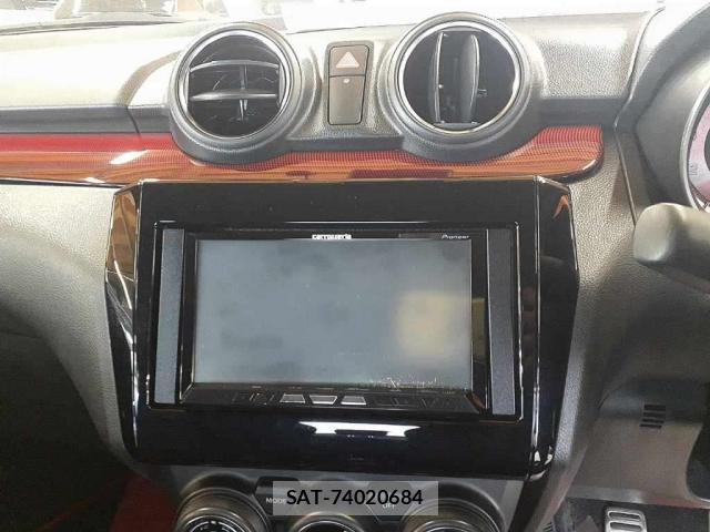Suzuki SWIFT 2018-03 8223156-3