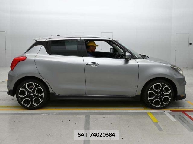 Suzuki SWIFT 2018-03 8223156-4