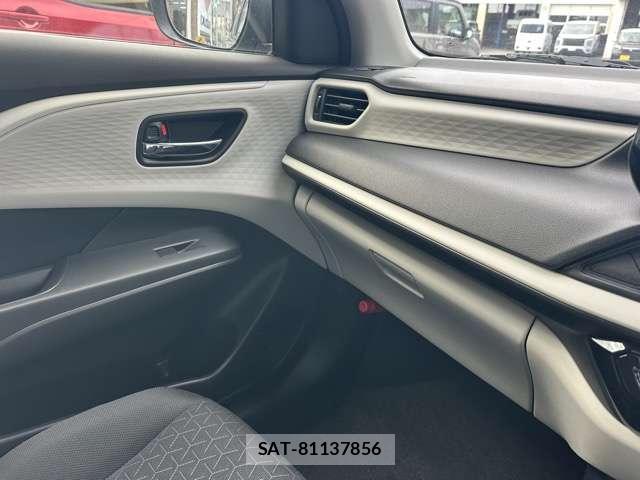 Suzuki SWIFT 2024-09 8218227-15