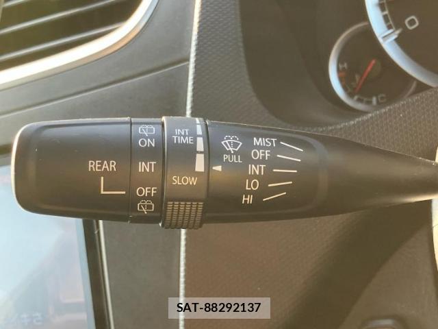 Suzuki SWIFT 2015-11 8221364-16