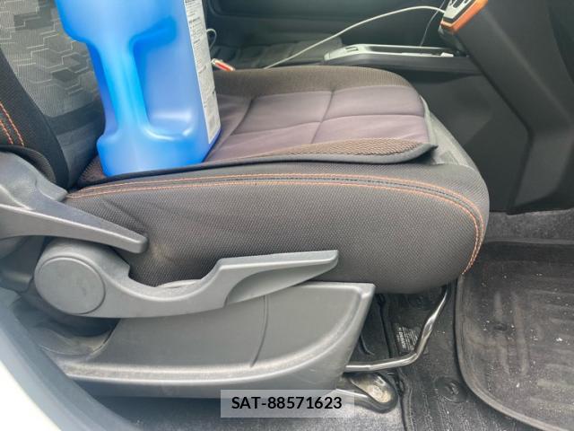 Daihatsu TAFT 2021-02 8219225-8