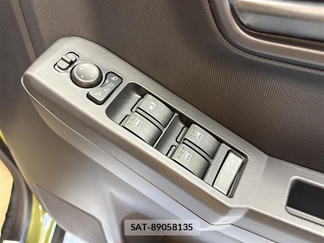 Daihatsu TAFT 2025-10 8221033-11