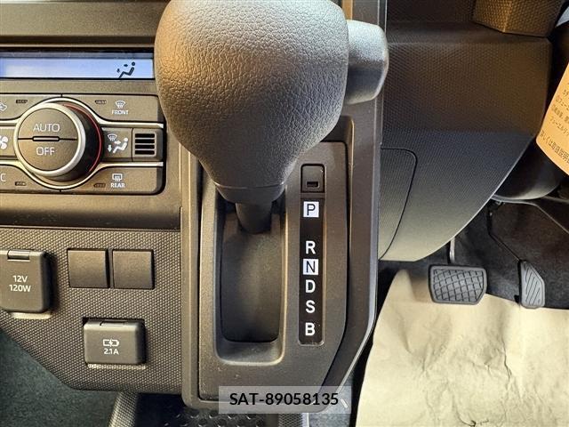 Daihatsu TAFT 2025-10 8221033-7