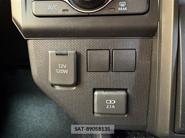 Daihatsu TAFT 2025-10 8221033-9