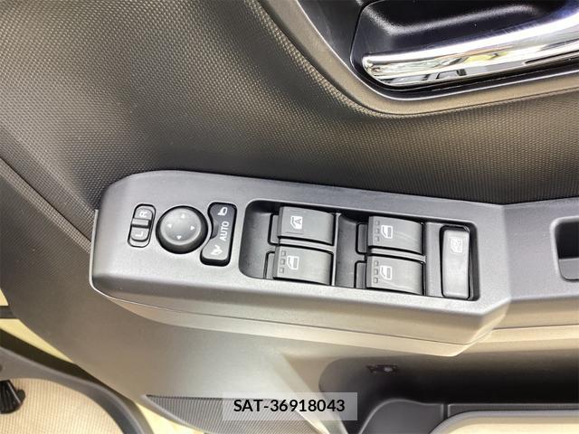 Daihatsu TAFT 2025-12 8221046-7