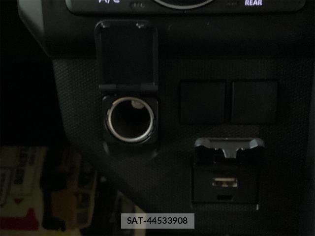 Daihatsu TAFT 2025-10 8224498-9